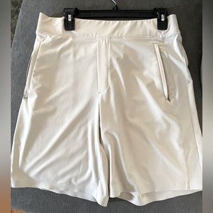 Athleta Brooklyn Bermuda shorts size 12, cream color.